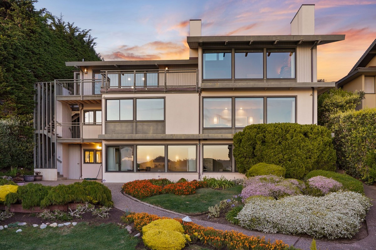 Let Betty White Show You Her $7.95M House For Sale Herself | the Front  Steps | San Francisco & Marin County Real Estate