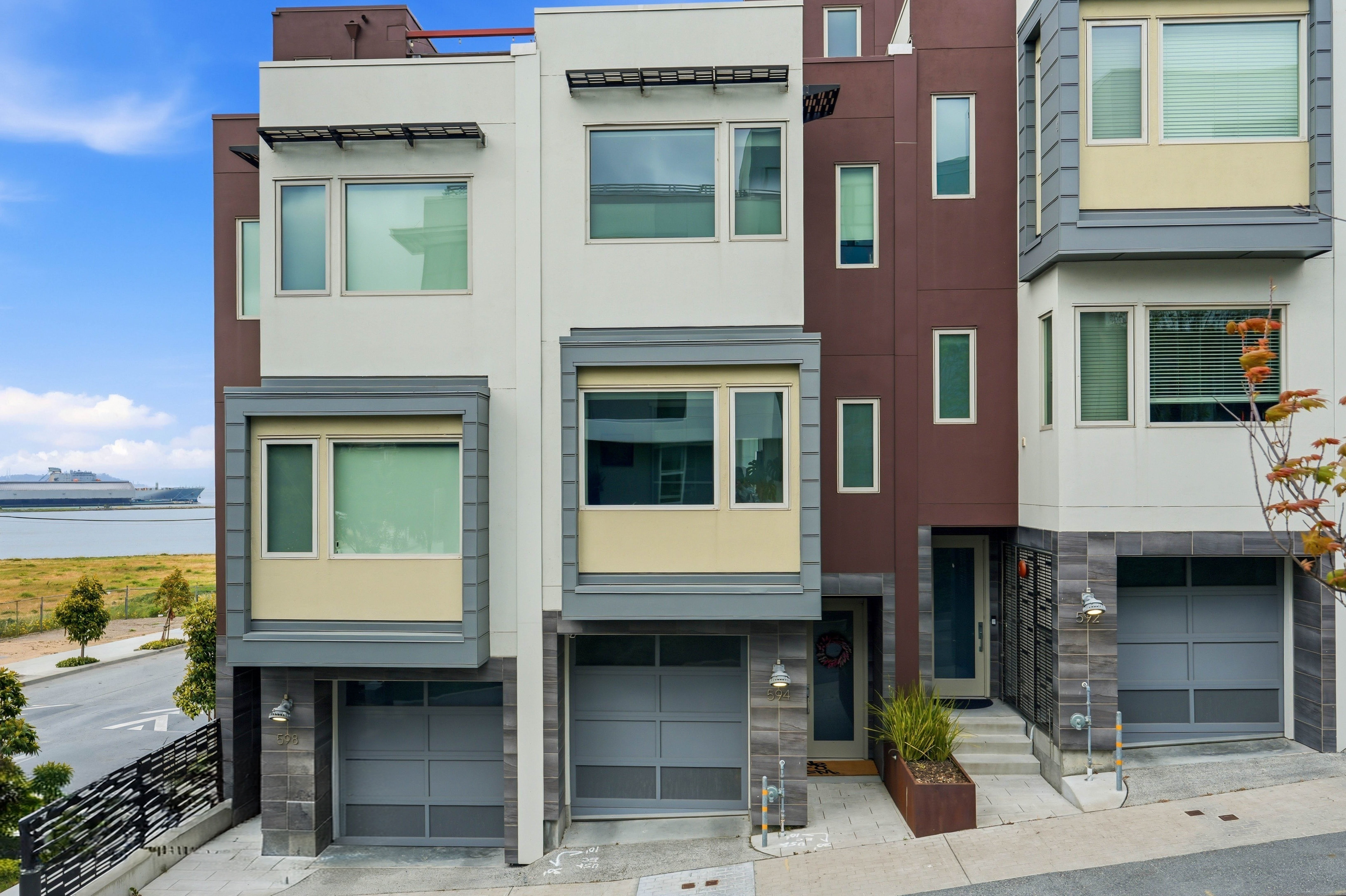 594 Hudson Ave front